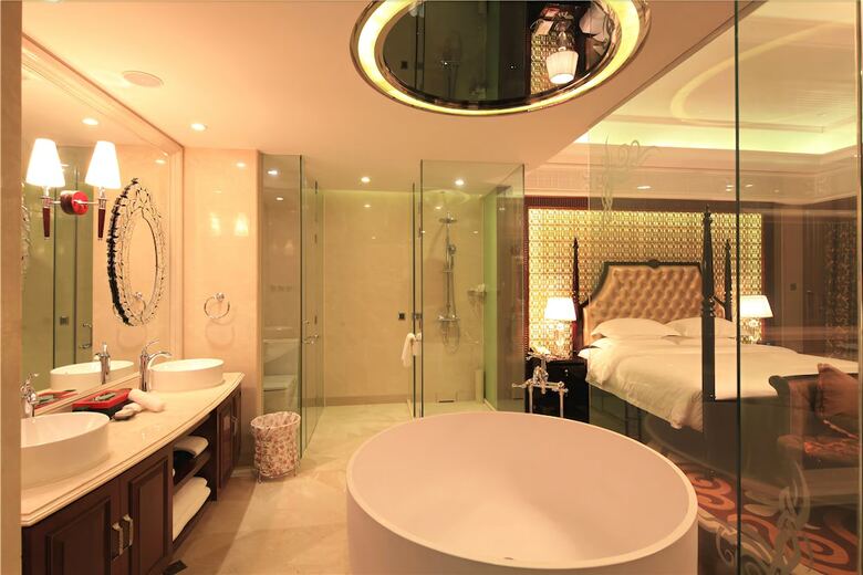 Hotel Eden Clubhouse