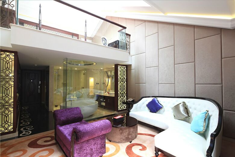 Hotel Eden Clubhouse