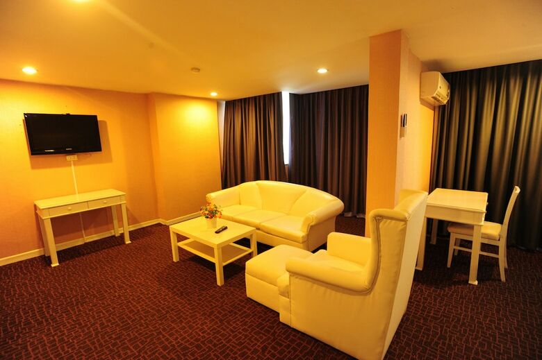 Aunchaleena Grand Hotel