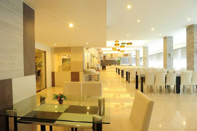 Aunchaleena Grand Hotel