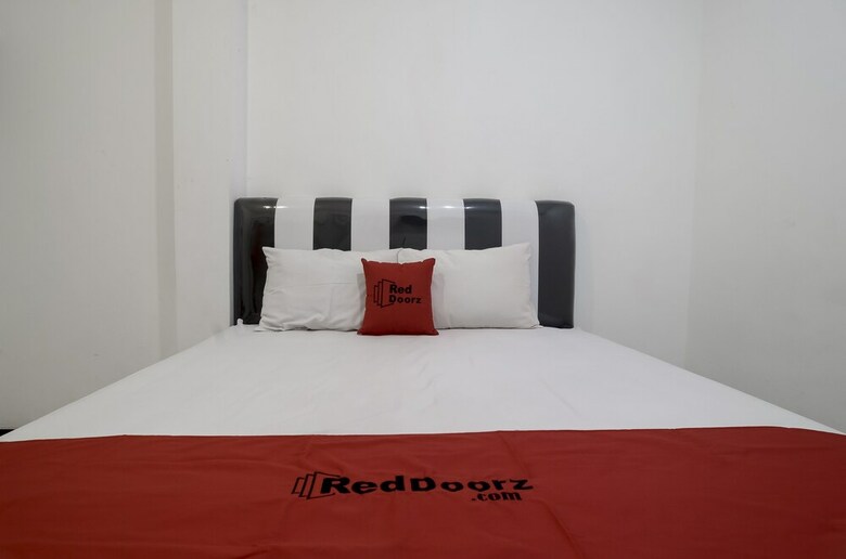 Hotel Reddoorz Near Poncol Station