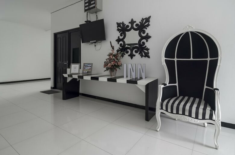 Hotel Reddoorz Near Poncol Station