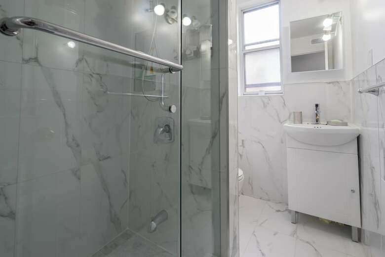 Applewood Suites - 4 Bdrm King West