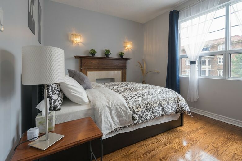 Applewood Suites - 4 Bdrm King West