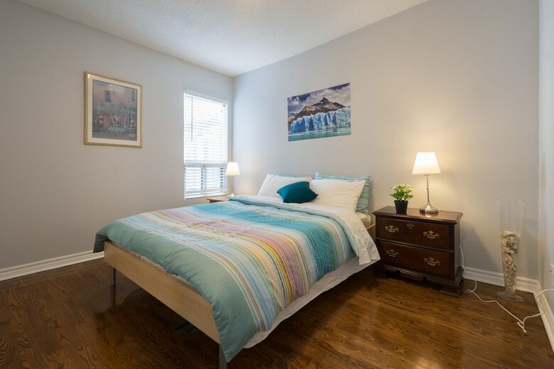 Applewood Suites - 4 Bdrm King West