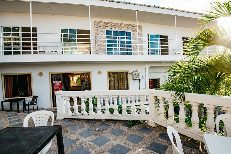 Hotel The Rock House Hostel - Adults Only