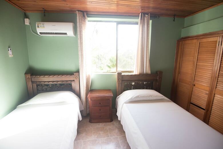 Hotel The Rock House Hostel - Adults Only