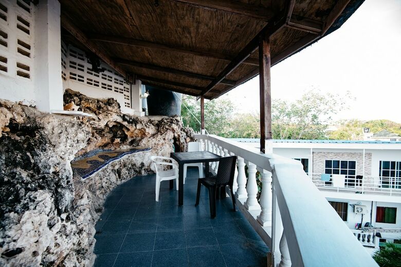 Hotel The Rock House Hostel - Adults Only
