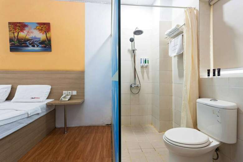 Hotel Reddoorz Near Citraland Mall