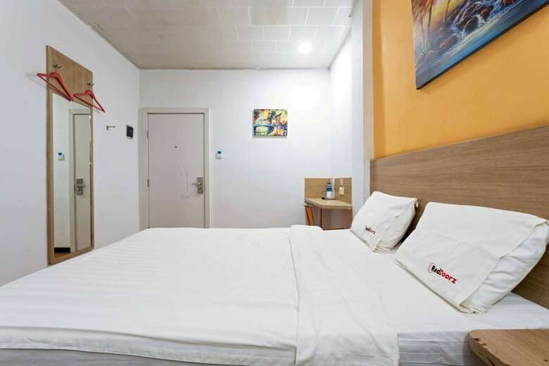 Hotel Reddoorz Near Citraland Mall