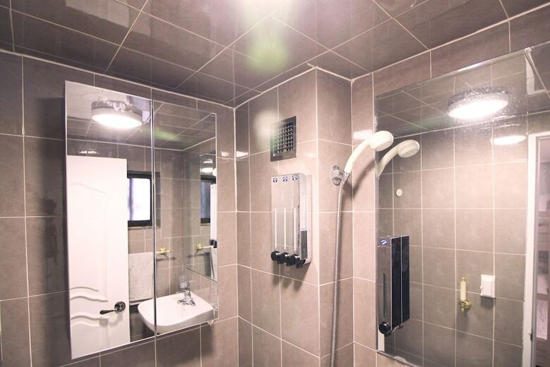 Hostal Mtt Guest House - Hostel