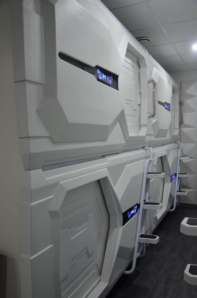 Capsule Hotel Zodiak