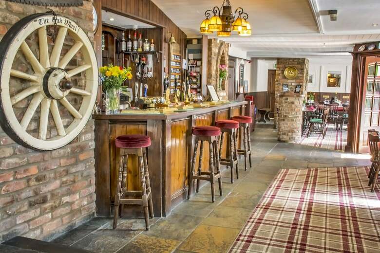 Posada The Oak Wheel Pub