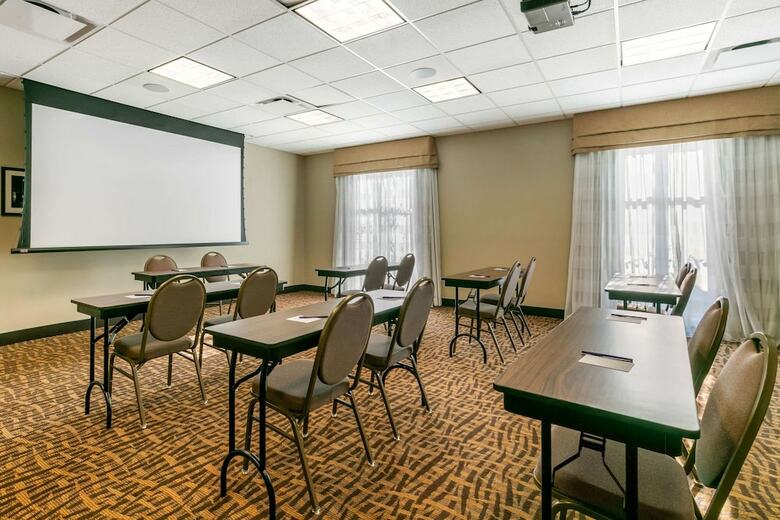 Hotel Sleep Inn & Suites