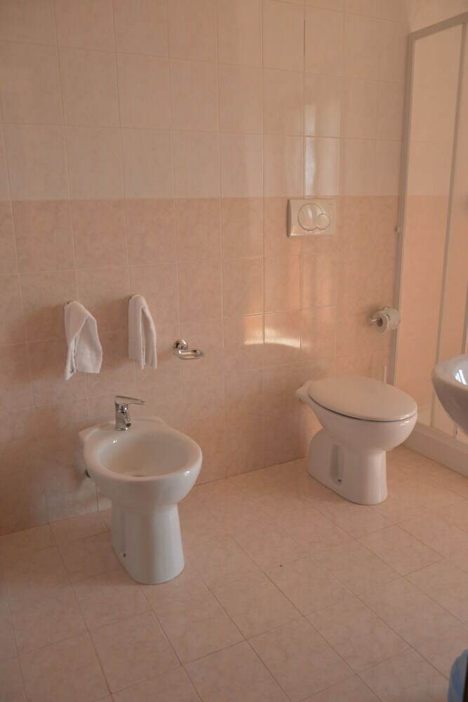 Larus Hotel