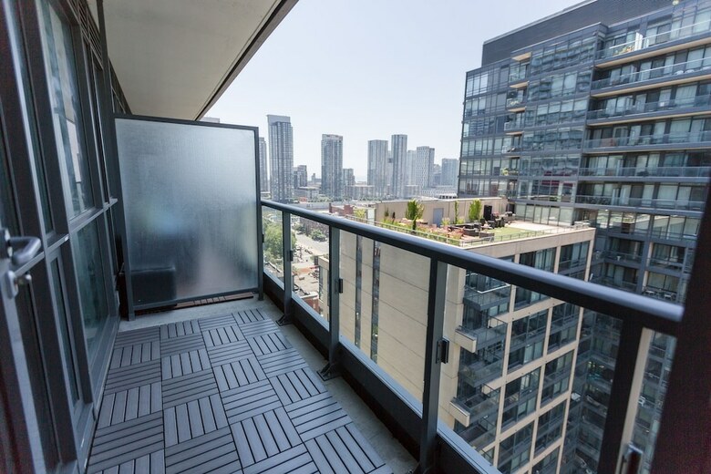 Applewood Suites - 2 Bdrm King & Spadina