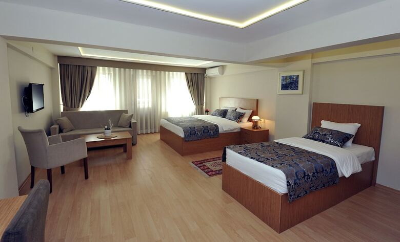 Hotel Aiza Suites