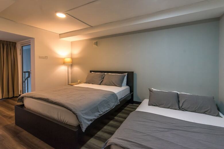 Apartamentos Urban Suite At Maritime Suite