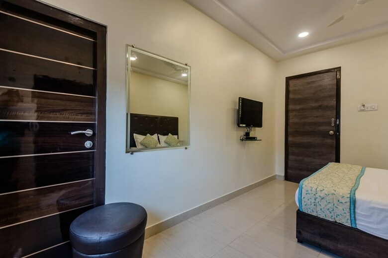 Hotel Oyo 8373 Rigga Inn