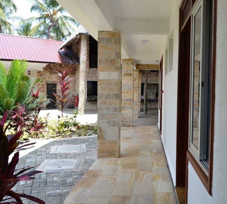 Hotel Serene Beach Resort