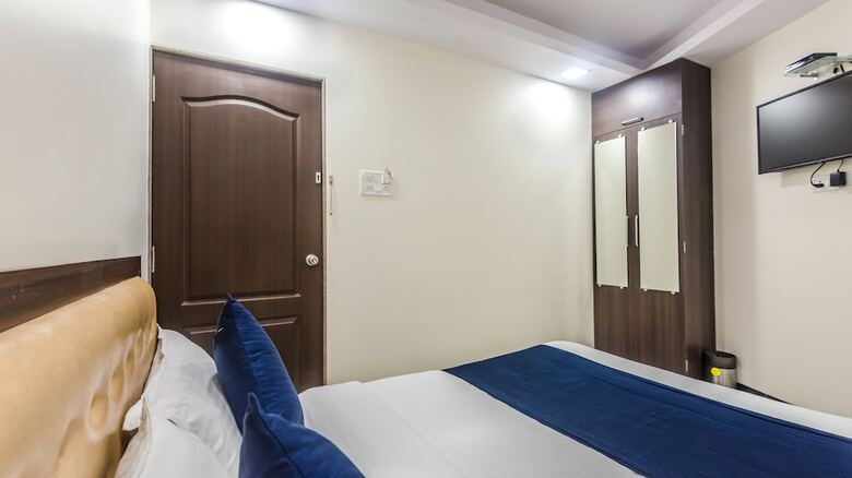 Hotel Oyo 8298 Zee Residency