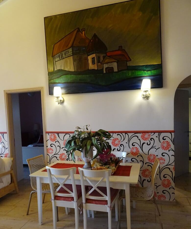 Artist's Villa Red Rose