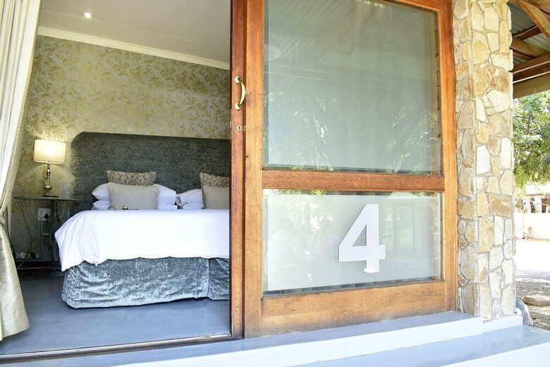 Hotel Lighthouse Guesthouse & Cafe