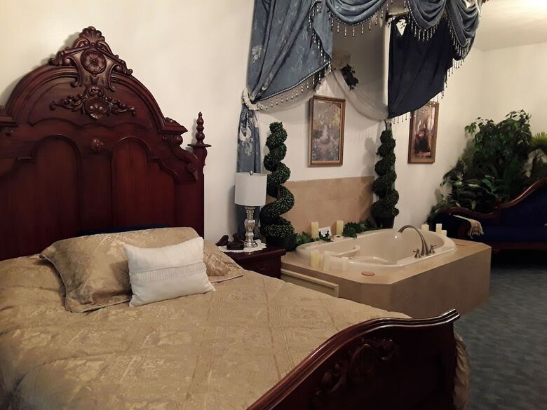 Lions Gate Manor Bed And Breakfast