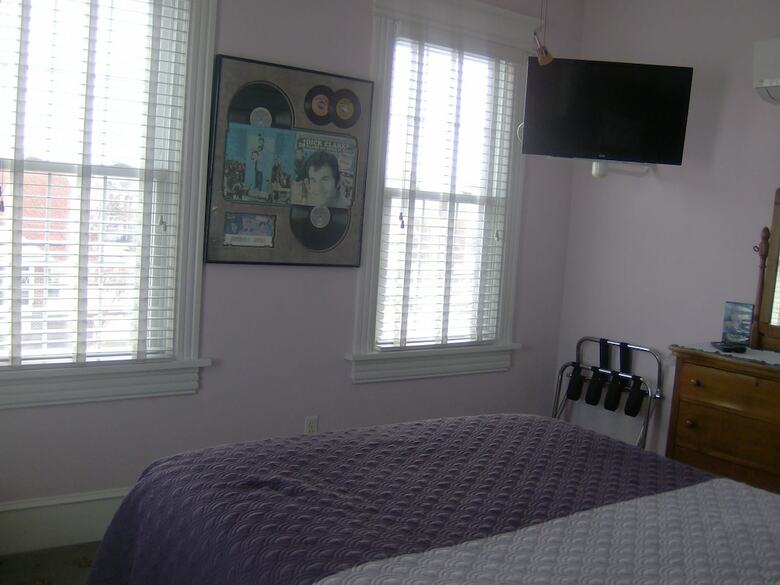 Bed & Breakfast Summer Nites