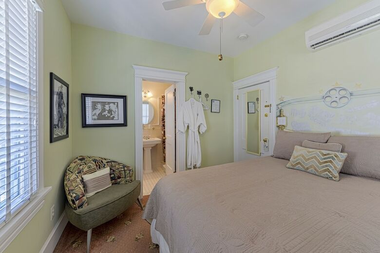 Bed & Breakfast Summer Nites
