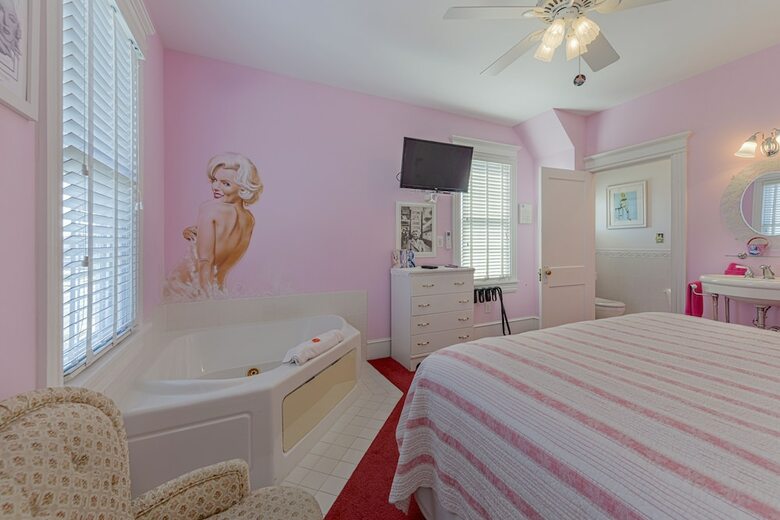 Bed & Breakfast Summer Nites
