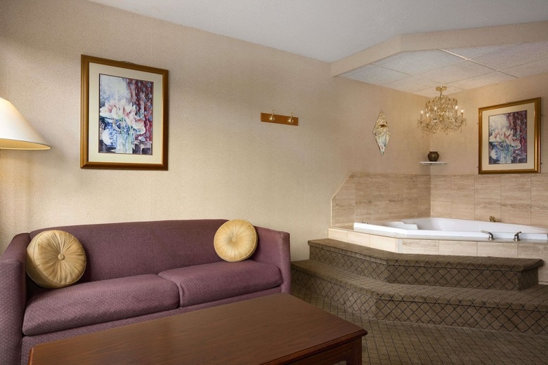 Ramada Hotel & Conference Center By Wyndham Cortland