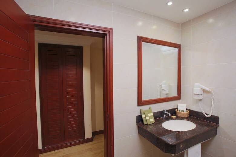Sarova Woodlands Hotel