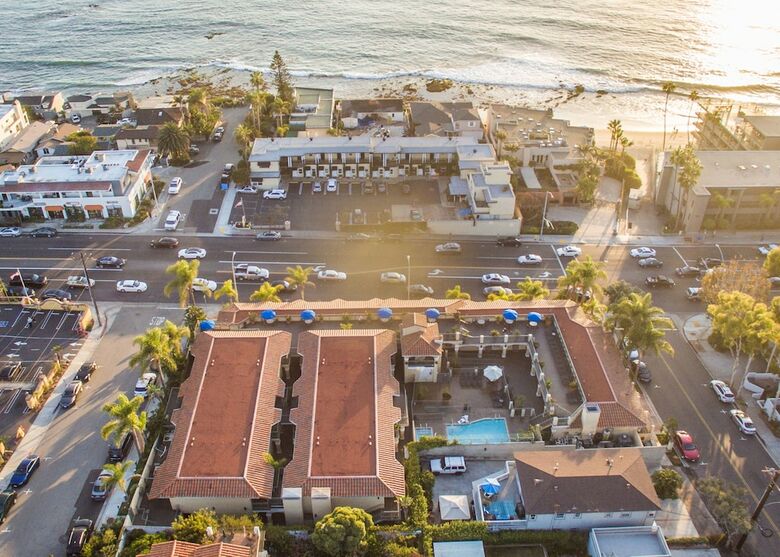 Laguna Brisas - A Beach Hotel
