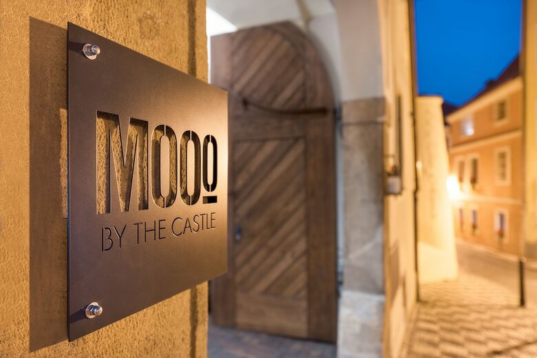 Apartamentos Mooo By The Castle