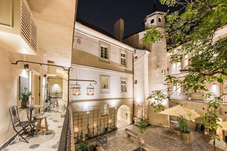 Apartamentos Mooo By The Castle