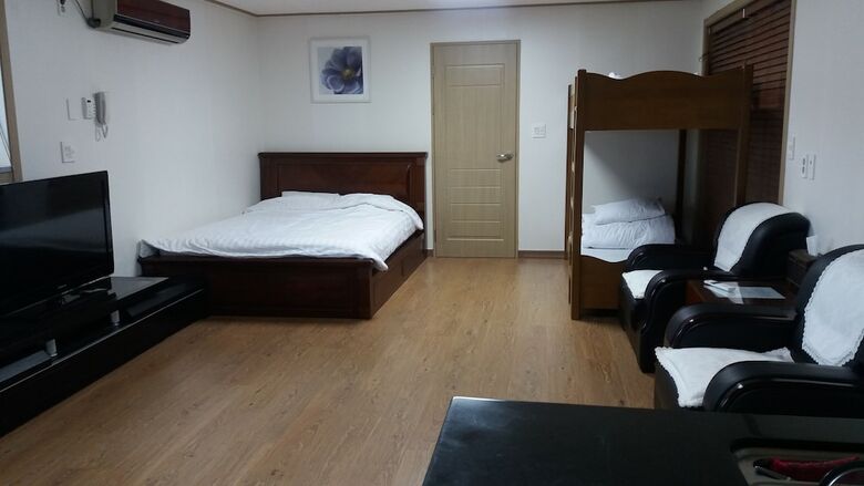 Pension Ophir House Jeju