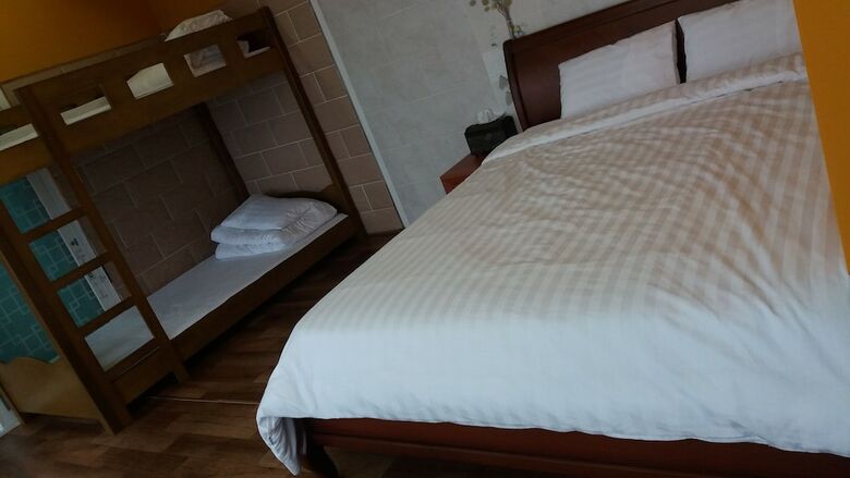Pension Ophir House Jeju