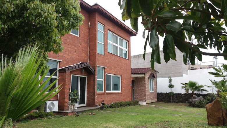 Pension Ophir House Jeju
