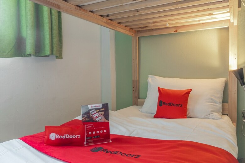 Hostal Reddoorz @ Folk Poshtel Silom