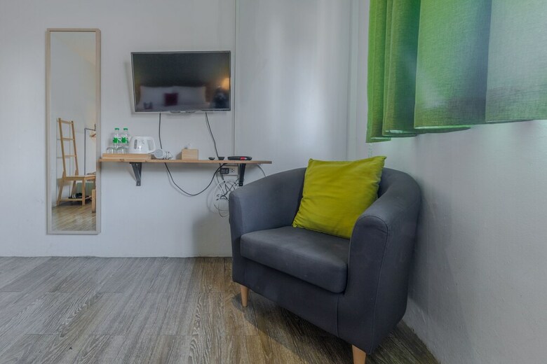 Hostal Reddoorz @ Folk Poshtel Silom