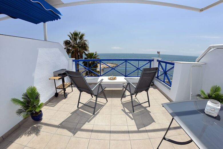 Apartamentos La Perla Azul - Wonderstays