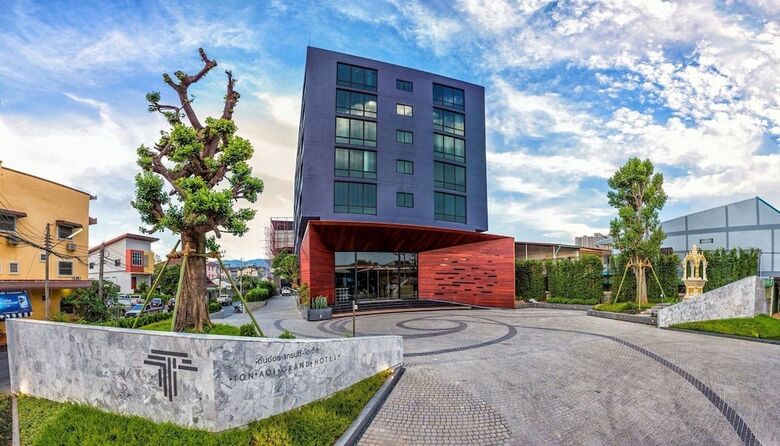 Ton Aoi Grand Hotel