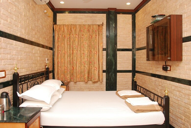 Hotel Hira