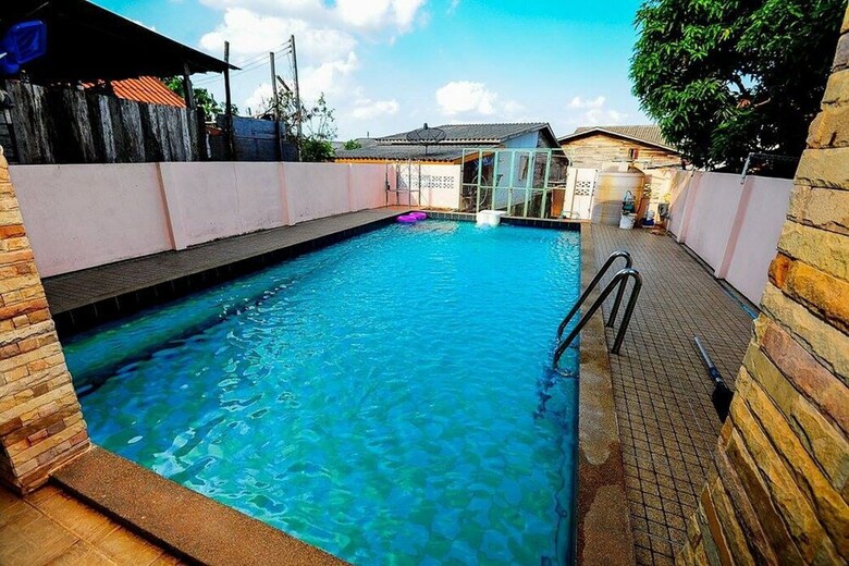 Hotel Lenoi Buri Homestay