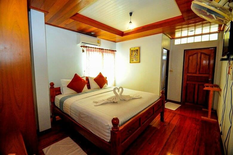 Hotel Lenoi Buri Homestay
