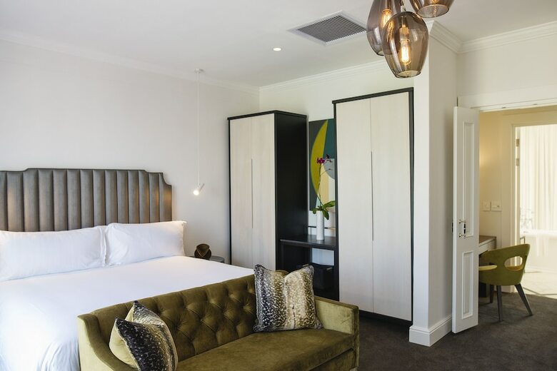 Manor House At The Queen Victoria Hotel