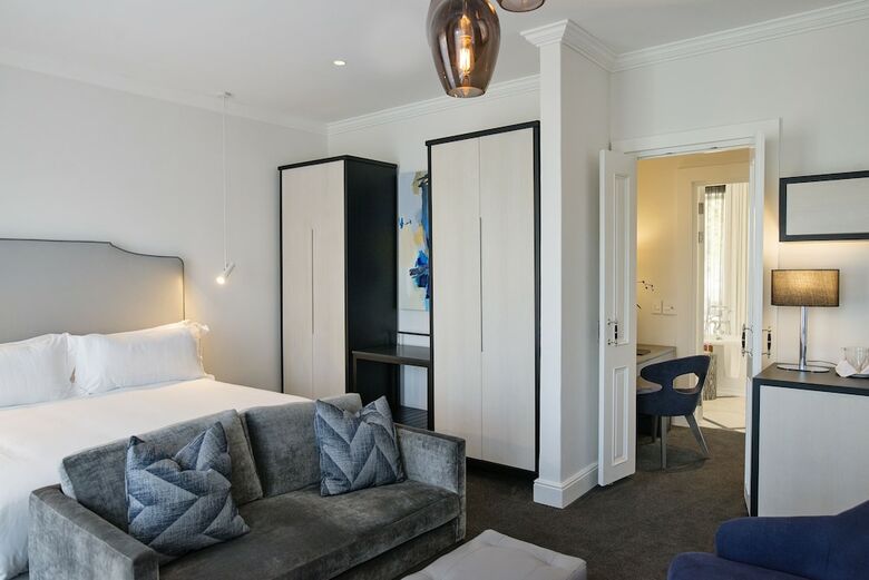 Manor House At The Queen Victoria Hotel