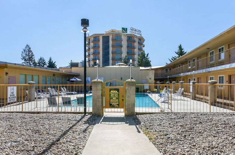 Hotel Quality Inn & Suites