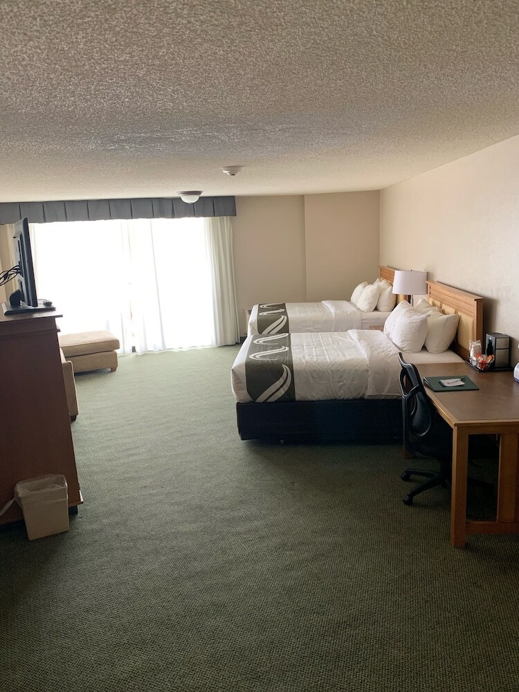 Hotel Quality Inn & Suites